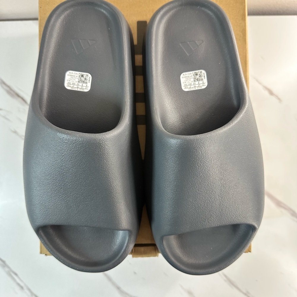 Adidas YZY Slide Box in Tan